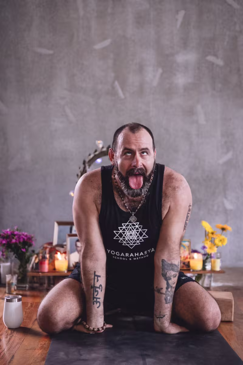 Simhasana: despierta al león que vive en ti